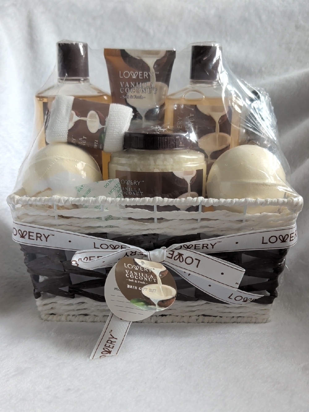 Lovery Vanilla Coconut Bath Gift Set in Adorable Basket NWT's